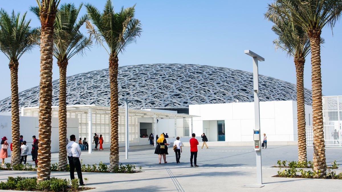 Luwr Abu Dhabi mieści się pod 180-metrową kopułą