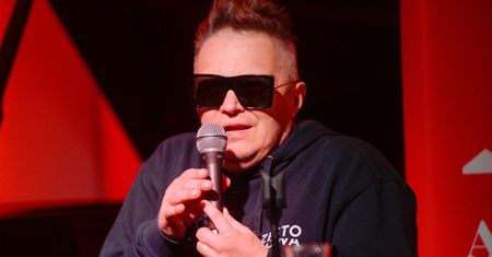 Muniek Staszczyk o wyrzuceniu kolegów z T.Love. Przeprosił za formę, która mogła zranić