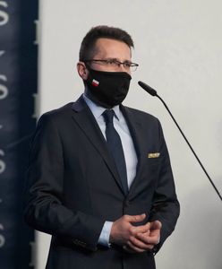 Wielki napis na siedzibie PiS. Wicerzecznik oburzony