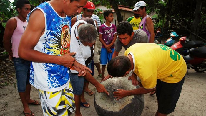 Tajemnicza kula spada z nieba - tym razem w Brazylii [wideo] 1