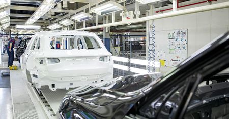 Kiedyś produkowali Porsche, teraz przechodzą na pojazdy opancerzone