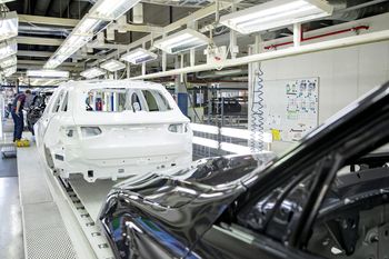 Kiedyś produkowali Porsche, teraz przechodzą na pojazdy opancerzone