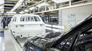 Kiedyś produkowali Porsche, teraz przechodzą na pojazdy opancerzone