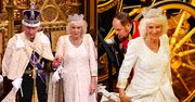 Król Karol III wygłosił mowę tronową w brytyjskim parlamencie. Królowa Camilla po raz kolejny założyła TĘ SAMĄ suknię (ZDJĘCIA)