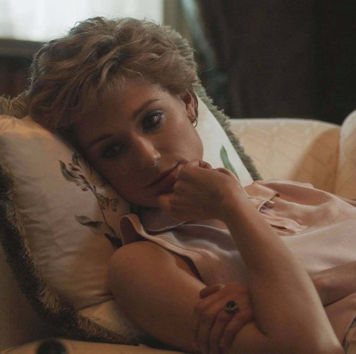 Oficjalne zdjęcia księżnej Diany i księcia Karola z "The Crown"