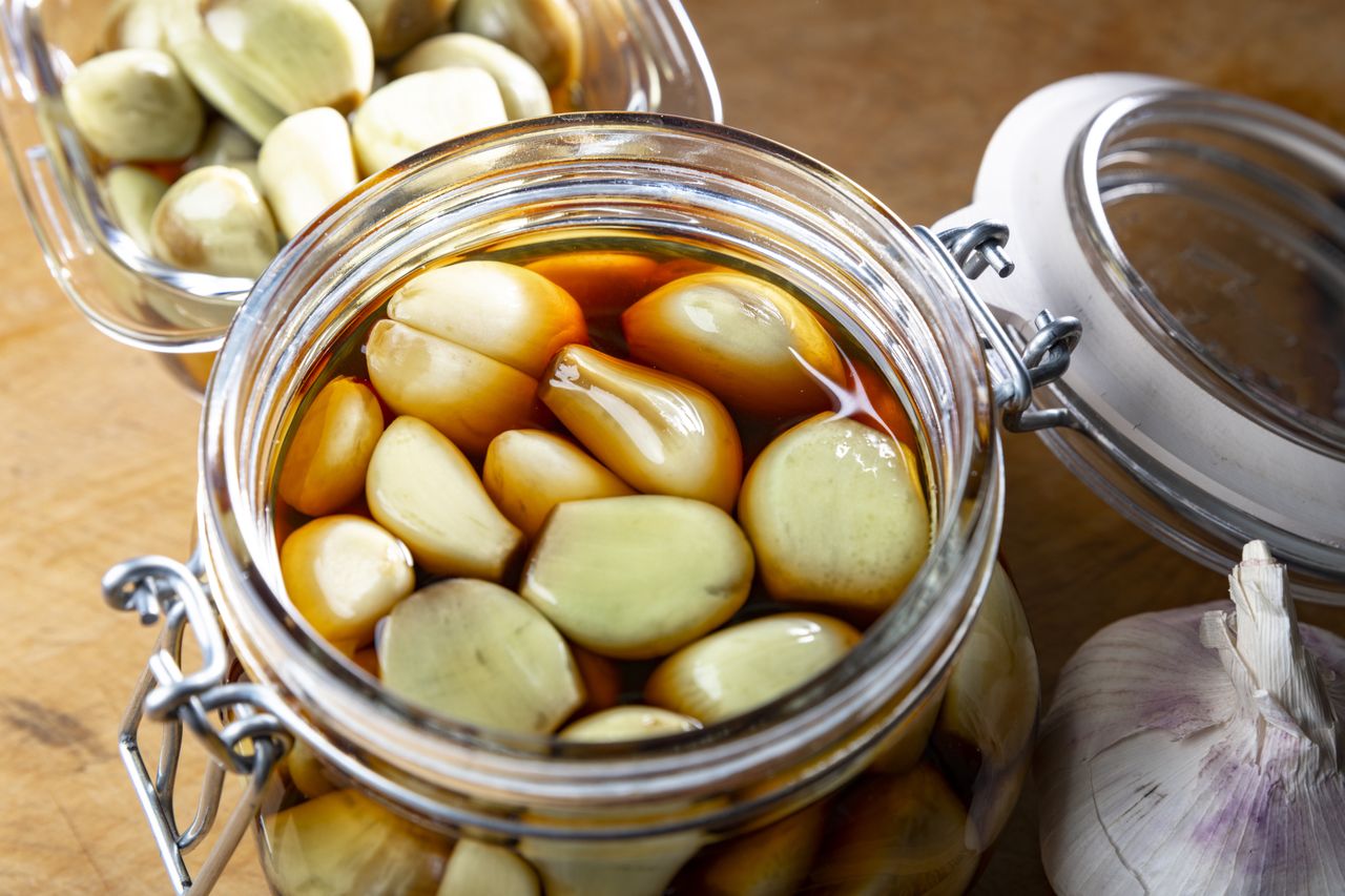 Jak kisić czosnek? Bardzo prosty przepis