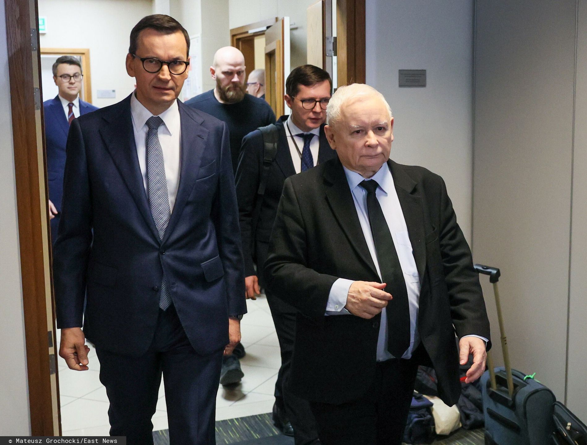 Pierwsze spotkanie Zespo?u Pracy dla Polski PiS
Fot. Mateusz Grochocki/East News, Warszawa, 30.01.2024. Pierwsze spotkanie Zespolu Pracy dla Polski poswieconego tematowi szans rozwojowych Polski wynikajacych z realizacji Centralnego Portu Komunikacyjnego z udzia?em prezes PiS Jaroslawa Kaczynskiego (P) i wiceprezesa partii Mateusza Morawieckiego (L), w Centrum Zielna.
Mateusz Grochocki