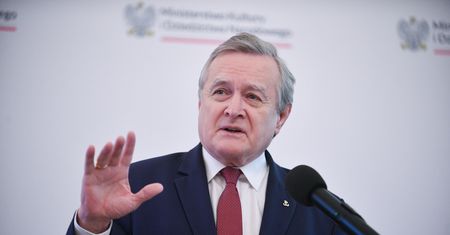 Uderza w Tuska. "Tak odpowiada menel"