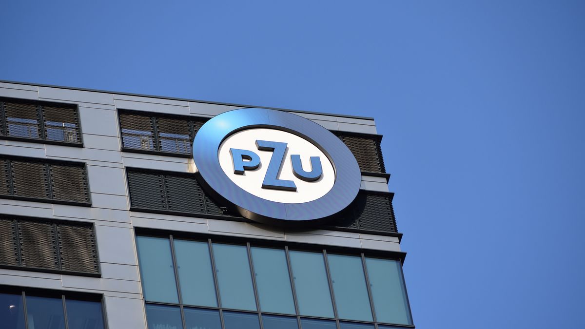 pzu, insurance, building, facade, poland, company, logo, signage, office, outdoor, sign, symbol, emblem, warsaw