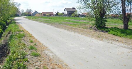 Ciężki transport niszczy polskie drogi. Samorządy postawią na beton