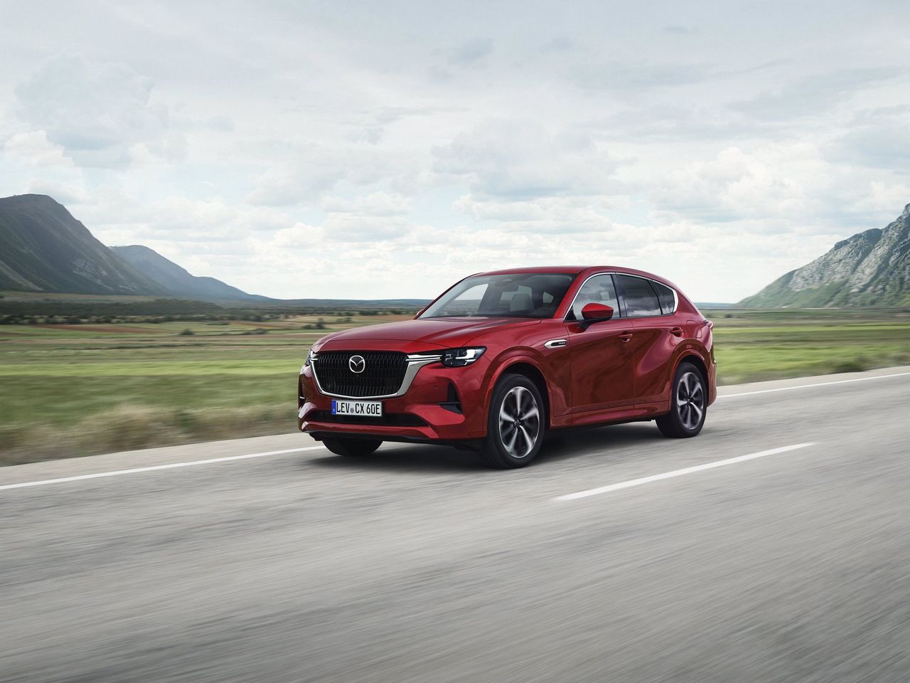 Odświeżona Mazda CX-60 z nowym zawieszeniem i wykończeniem wnętrza