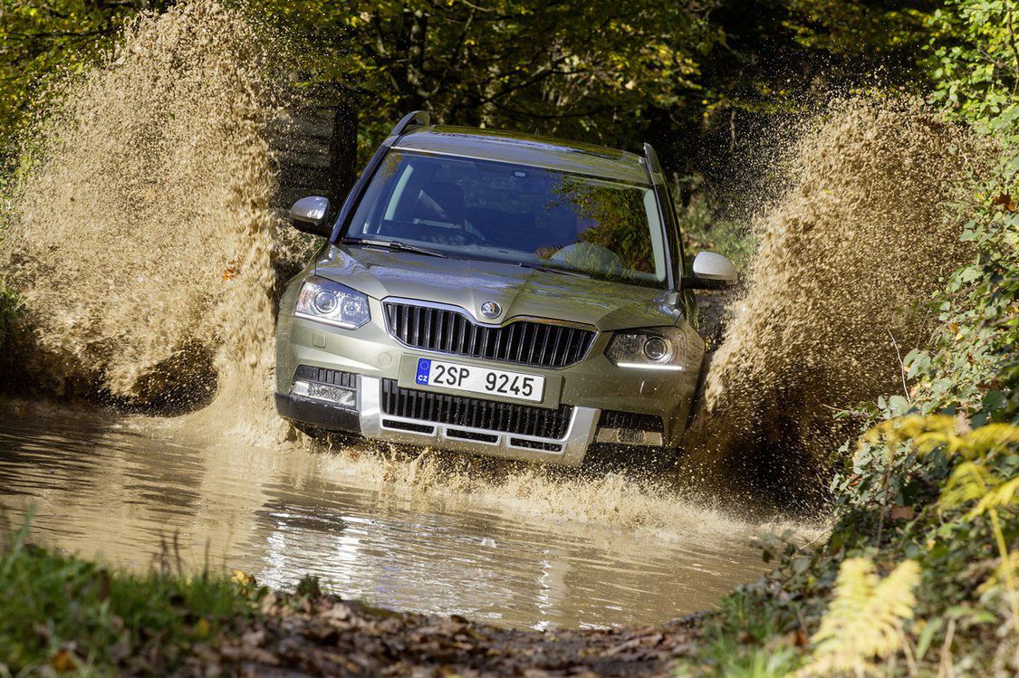 Skoda Yeti to crossover, który poradzi sobie nawet w trudnym terenie. Do tego funkcjonalny i tani w serwisie.