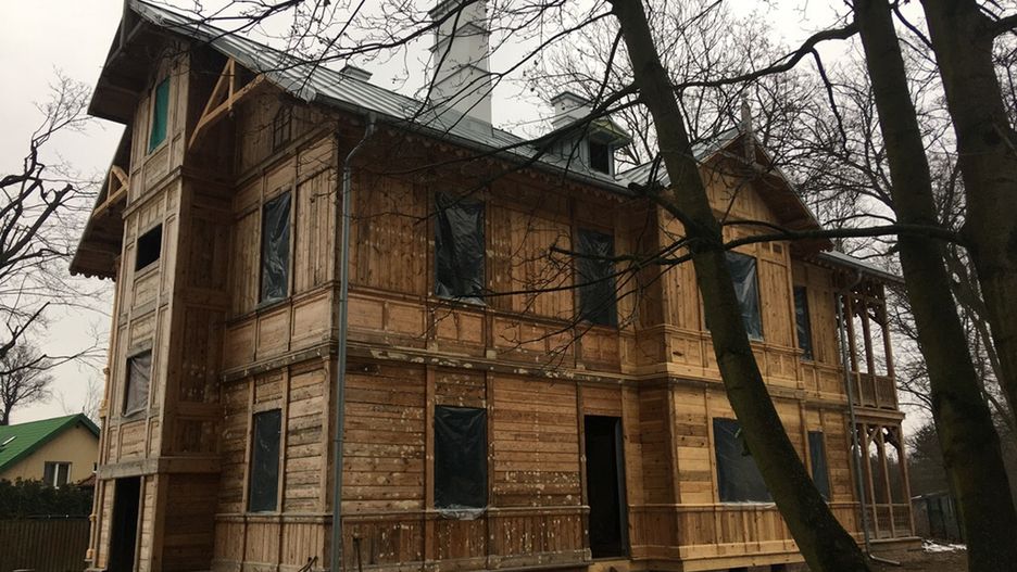 Warszawa. Drewniak przy Fletniowej 2