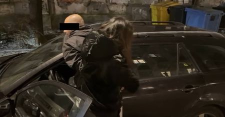 Udawał, że pomaga żonie. Wyniósł kilkanaście laptopów