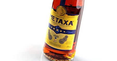 Metaxa – jak i z czym ją pić. Ile ma kalorii?