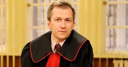 Prokurator z programu "Sędzia Anna Maria Wesołowska" ZOSTAŁ SKAZANY i stracił uprawnienia. Oskarżono go o cztery przestępstwa