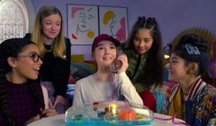 Sophie Grace i Malia Baker w serialu "Klub Baby-Sitters"