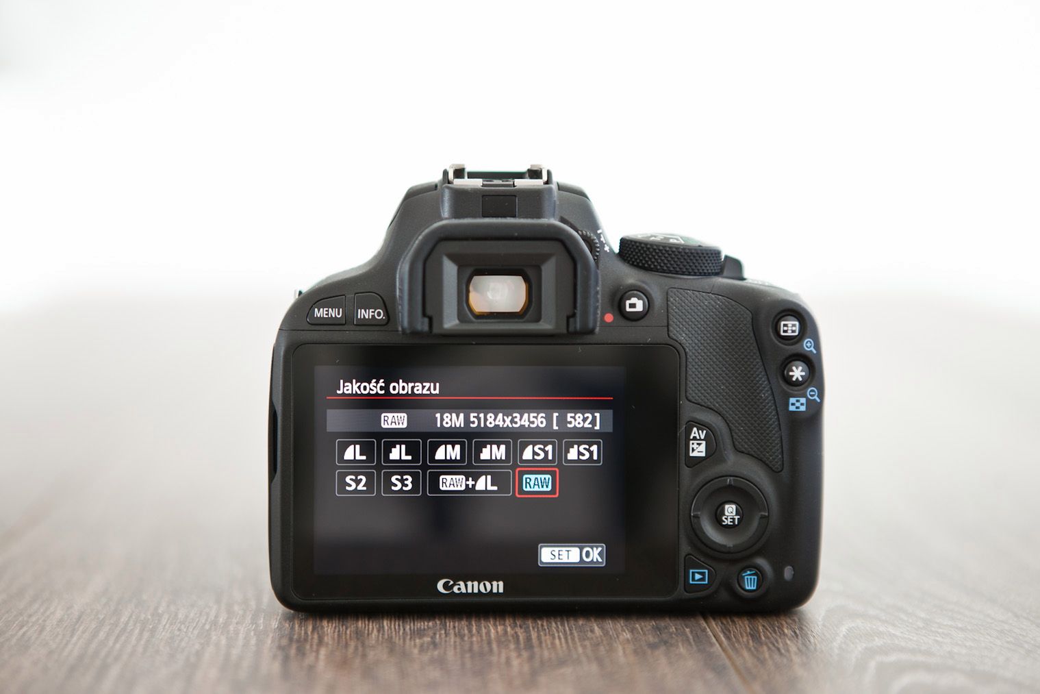 Canon EOS 100D - solidnie, ale bez fajerwerków 8