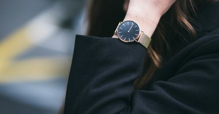 Pomysł na prezent świąteczny dla niej: modny zegarek damski. Zobacz najciekawsze modele do 250 zł!