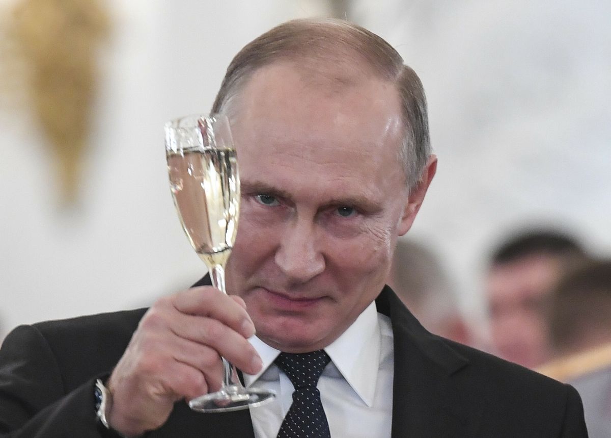 Władimir Putin w październiku polecił  urzędnikom walkę z alkoholizmem społeczeńśtwa