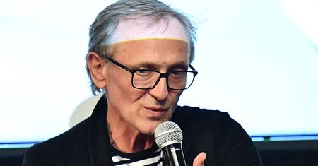 Andrzej Chyra wjechał w auto. Musiał dmuchać w alkomat