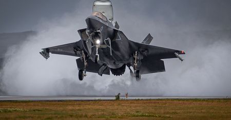 Pięć F-35 leciało do Europy. Dwa nie dotarły