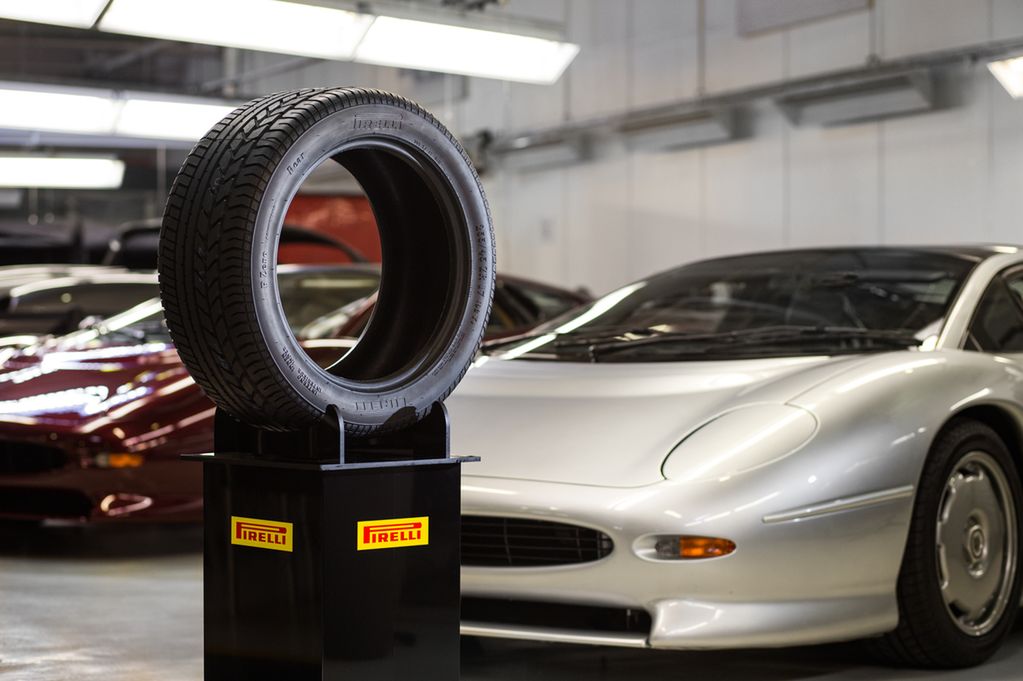 Pirelli stworzyło opony przeznaczone do Jaguara XJ220