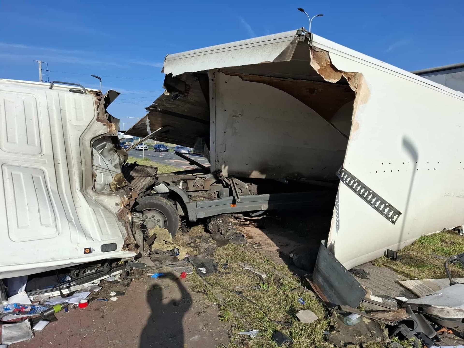 Wypadek na al. Ofiar Terroryzmu w Łodzi. Zderzyły się 3 ciężarówki