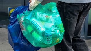 Ponad 100 butelek na minutę. Ten dyskont testuje nowe rozwiązanie