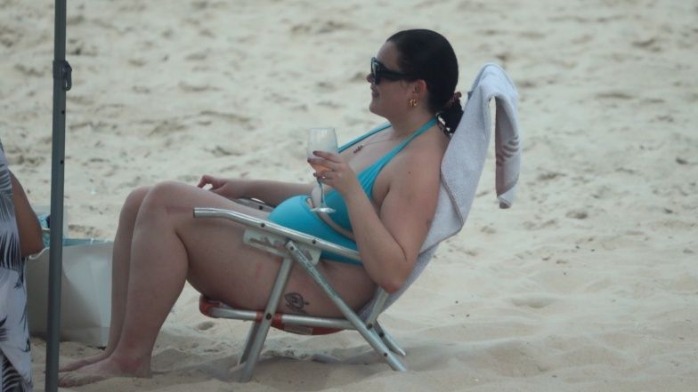Barbie Ferreira na plaży w Rio
