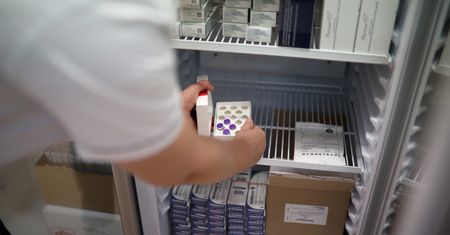 Szczepienia na COVID. Szef KPRM: można szczepić kolejne grupy, żeby dawki się nie marnowały
