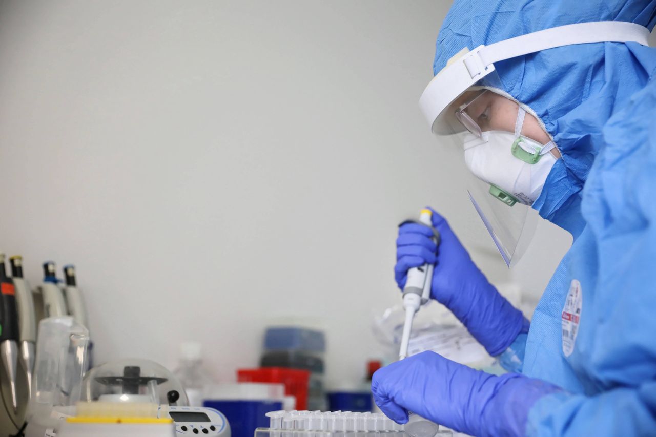 Koronawirus w Polsce. Michał Rogalski ironizuje: "znaleźli sposób na szybkie pozbycie się wirusa"