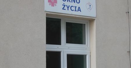 Dziewczynka w oknie życia. "Tam był po prostu płacz"