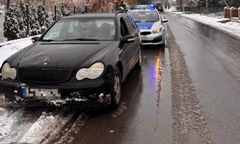 19-latek driftował mercedesem. Skończył z mandatem i punktami