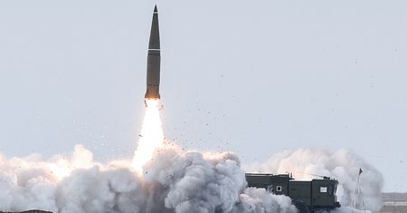 Broń dalekiego zasięgu - jakimi rakietami wojska Putina niszczą ukraińskie miasta