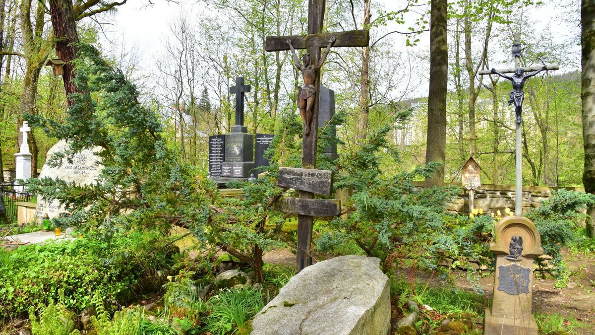 Zakopane Albin Marciniak
PHOTO: ALBIN MARCINIAK / EAST NEWS Cmentarz Zasluzonych na Peksowym Brzyzku w Zakopanem. groby znanych i zasluzonych Polakow n/z nagrobek, Irmina Zborowska i Juliusz Zborowski
Albin Marciniak