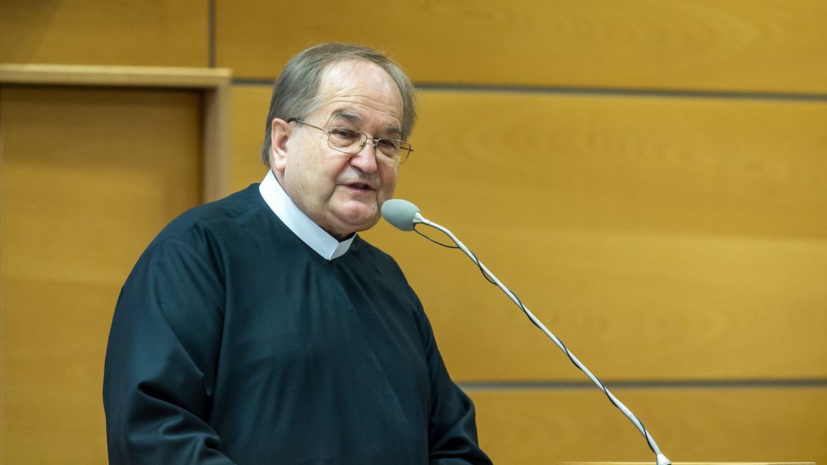 Ojciec dr Tadeusz Rydzyk
Tytus �mijewski
inauguracja roku akademickiego, Ojciec dr Tadeusz Rydzyk, uczelnia wy�sza, WSKSiM, Wy�sza Szko�a Kultury Spo�ecznej i Medialnej w Toruniu, przemawia, m�wi