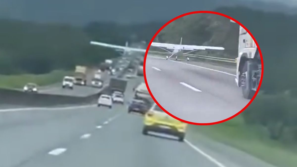 Samolot bezpiecznie wylądował między samochodami