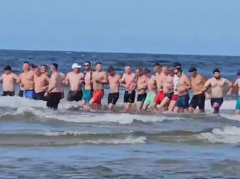 W Grecji głośno o łańcuchu życia w Stegnie. Szukali 2-letniego dziecka