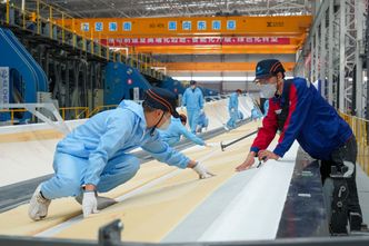 Chińskie panele i wiatraki już zalewają Europę. UE bije na alarm