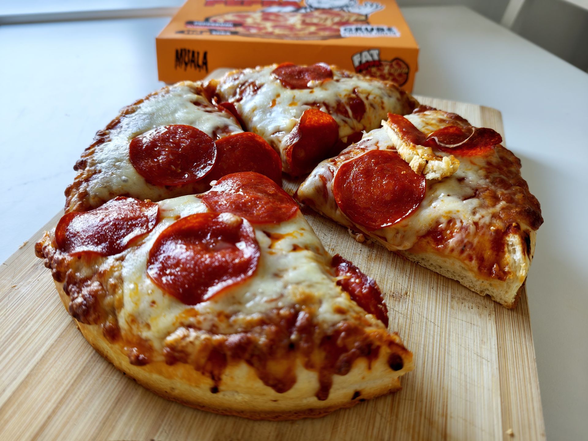 Gotowa pizza z pepperoni