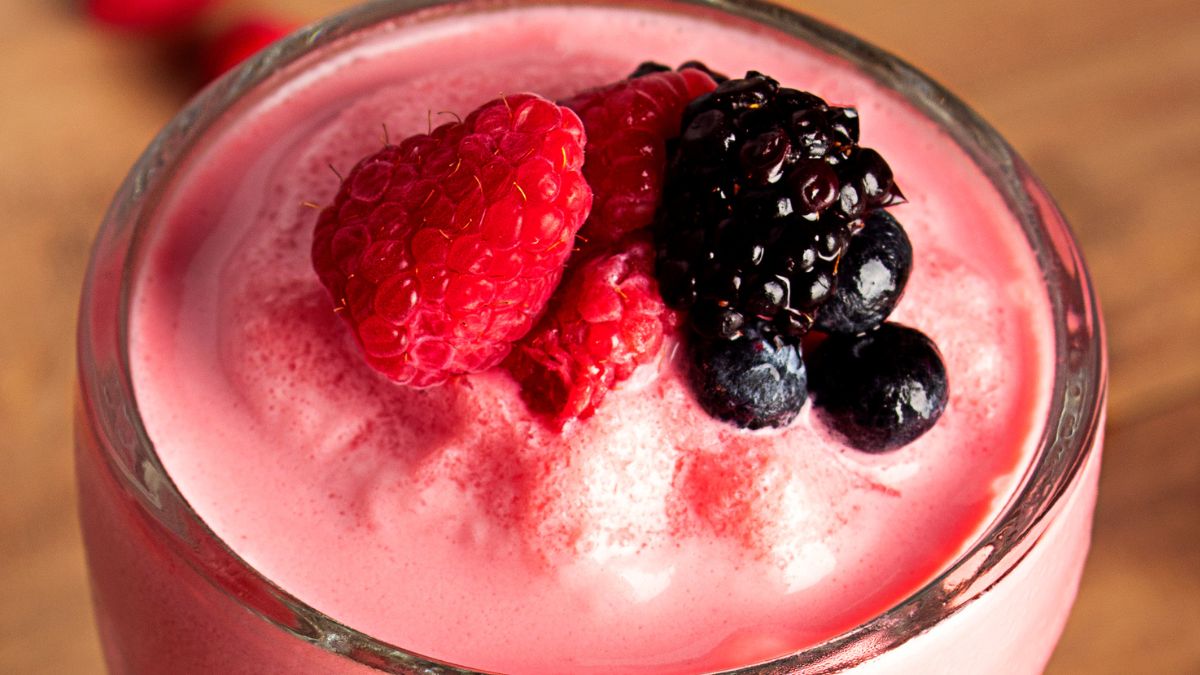 Pyszny deser z malinami w roli głównej