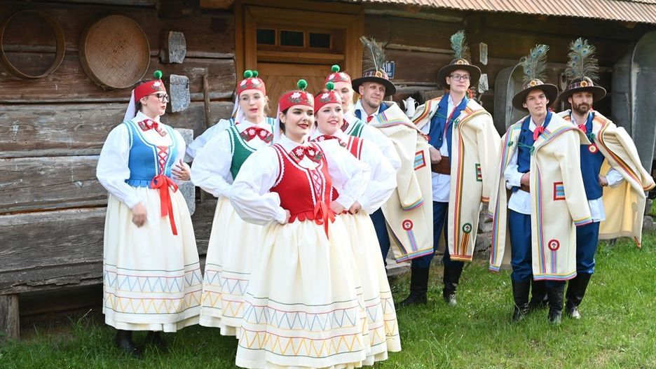 Zespół Pieśni i Tańca „Lasowiacy” w skansenie w Kochanach