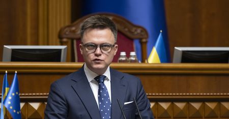 Szymon Hołownia krytykuje banki: marże kredytowe w Polsce najwyższe