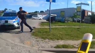 Pijany kierowca uciekał przed policją. Pościg zakończył się uderzeniem w radiowóz