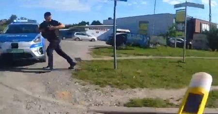 Pijany kierowca uciekał przed policją. Pościg zakończył się uderzeniem w radiowóz