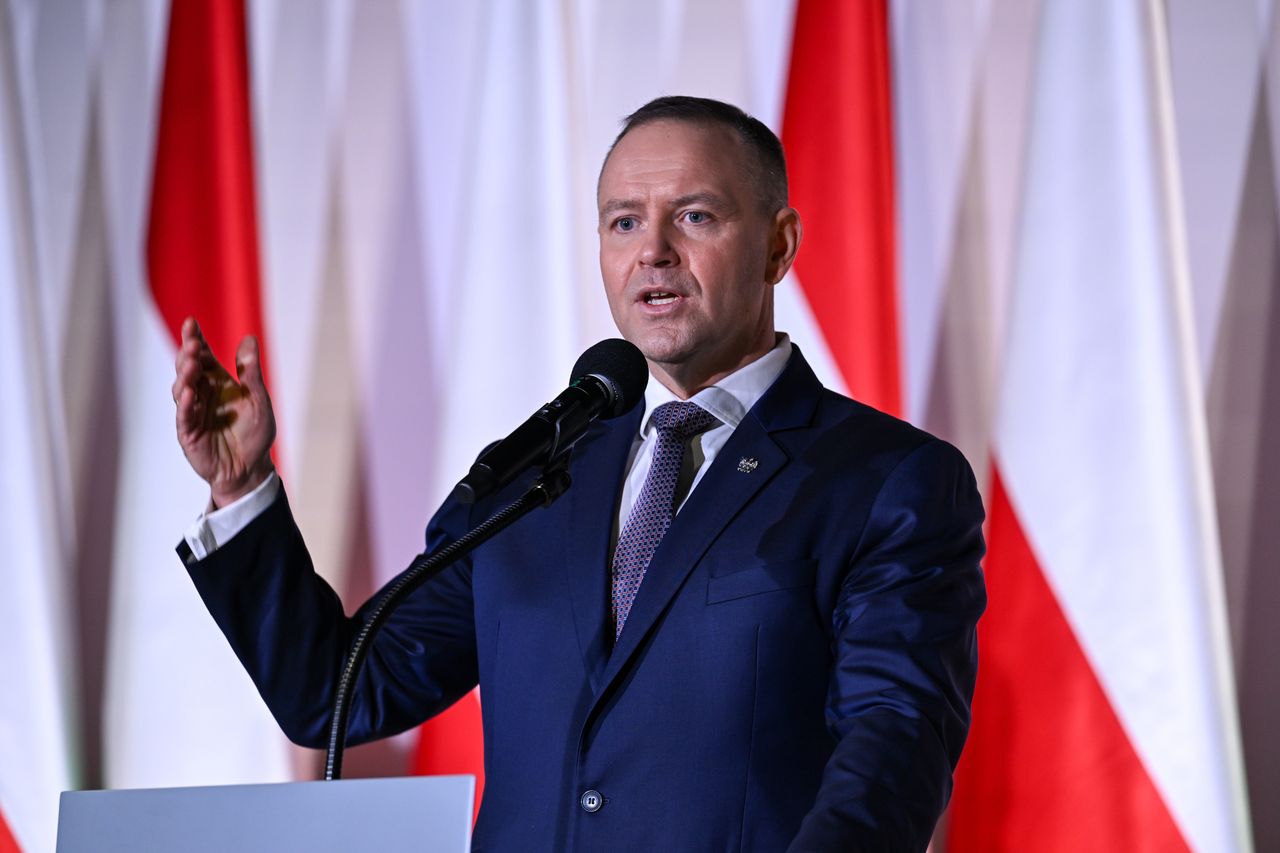 Przekształcanie kontraktów w etaty wejdzie w życie. Znamy kulisy decyzji prezydenta