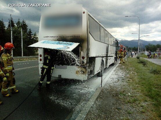 Pożar autokaru na Zakopiance. W środku 36 osób