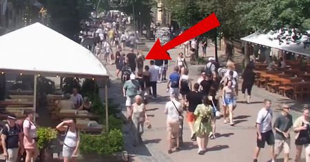 Punkt 13:00. Ujęcie z Krupówek. Nie potrzeba słów