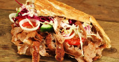 Dzień Kebaba 2025. Kiedy kebab staje się daniem (prawie) narodowym